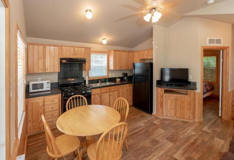 דירת חדר, Sun Outdoors Lake Travis