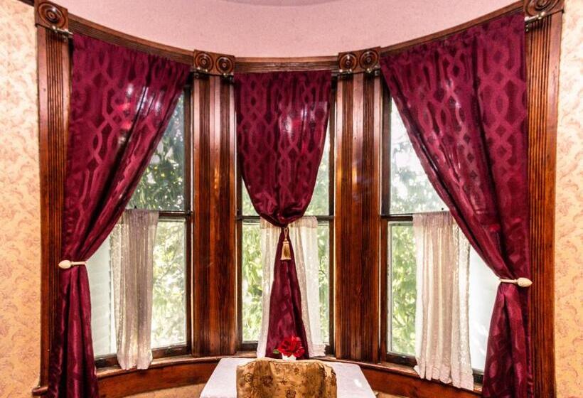 デラックストリプルルーム, Simmons Bond Inn Bed & Breakfast