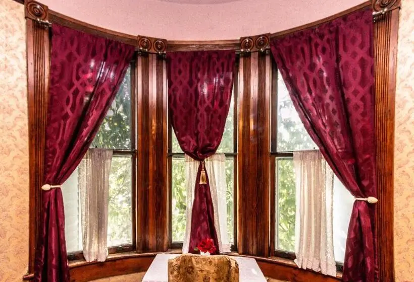 デラックストリプルルーム, Simmons Bond Inn Bed & Breakfast