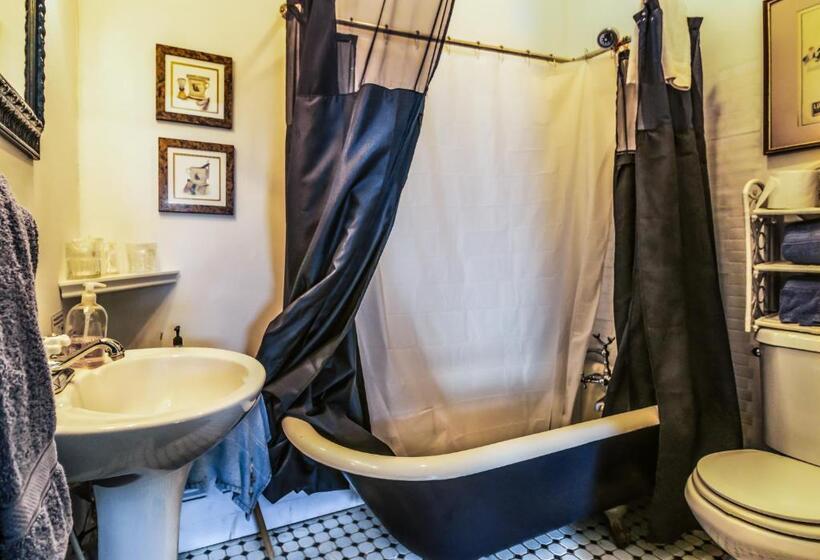 デラックスルーム, Simmons Bond Inn Bed & Breakfast