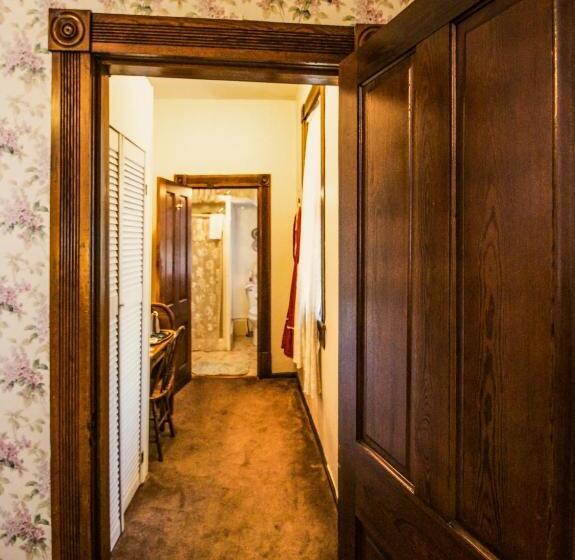 スーペリアールーム, Simmons Bond Inn Bed & Breakfast