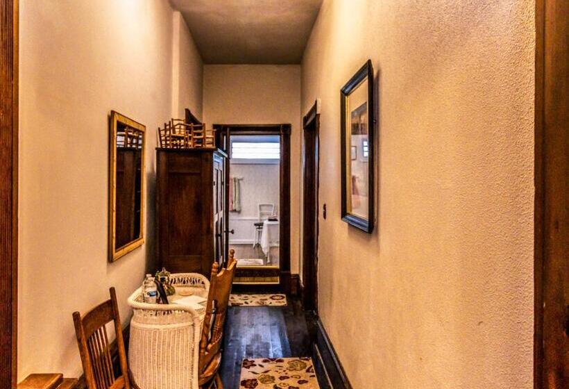 スタンダードルーム, Simmons Bond Inn Bed & Breakfast