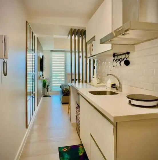 استودیو استاندارد با چشم‌انداز, Kapediem Suite 1 In Azure North Residences