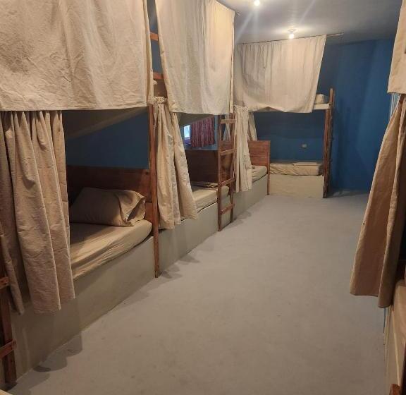 تختخواب در اتاق مشترک, Playa De La Fuente