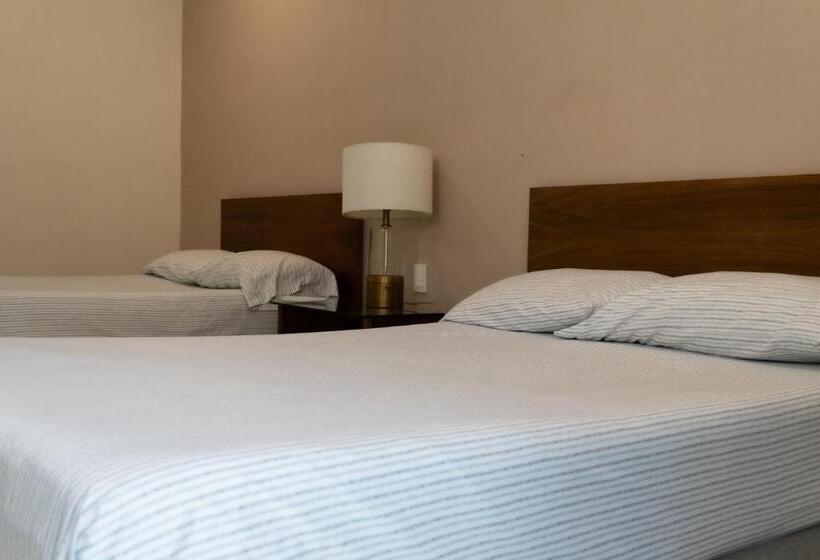 اتاق استاندارد سه نفره, Infinity Suites Habitación Triple 103