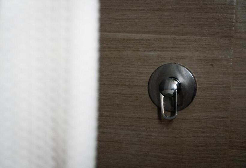 اتاق استاندارد سه نفره, Infinity Suites Habitación Triple 103