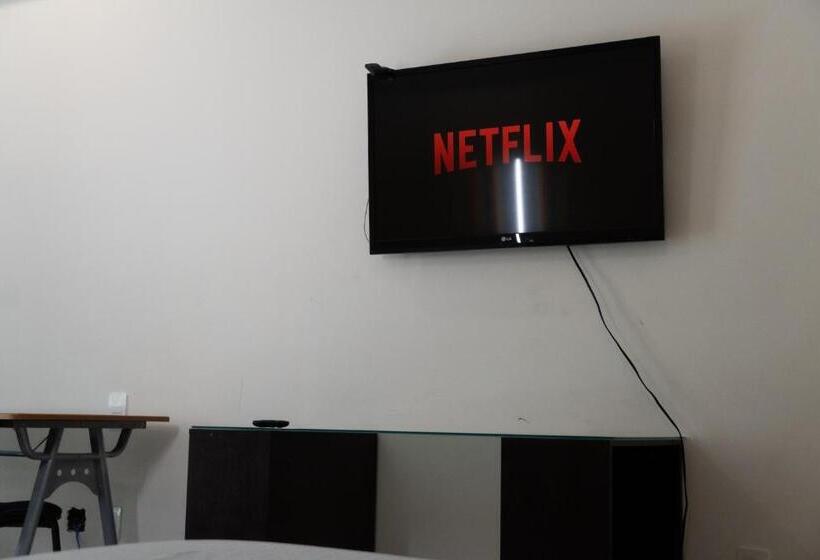 اتاق استاندارد سه نفره, Infinity Suites Habitación Triple 103