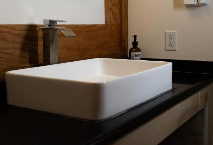 اتاق استاندارد سه نفره, Infinity Suites Habitación Triple 103