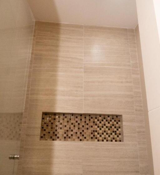 اتاق استاندارد سه نفره, Infinity Suites Habitación Triple 211