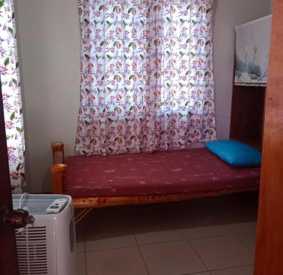 Economy Triple Room, Titanic By Hiverooms