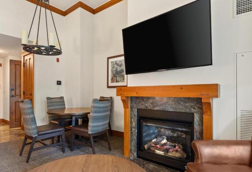 Family Suite, 1124a 2 Bdrm The Pines Ski In Ski Out Lodge At Spruce Peak