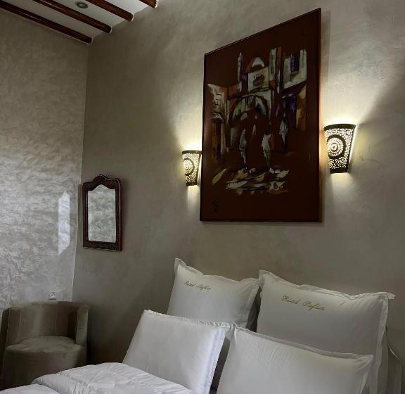 غرفة قياسية, Riad Safia