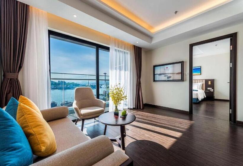 带2个卧室带海景的公寓, Sunset House   Căn Hộ Dịch Vụ Trong Khách Sạn Best Western Premier Sapphire Ha Long