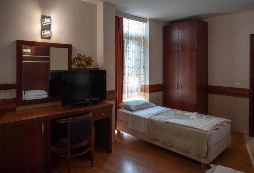 اتاق خانوادگی, Blue Sky