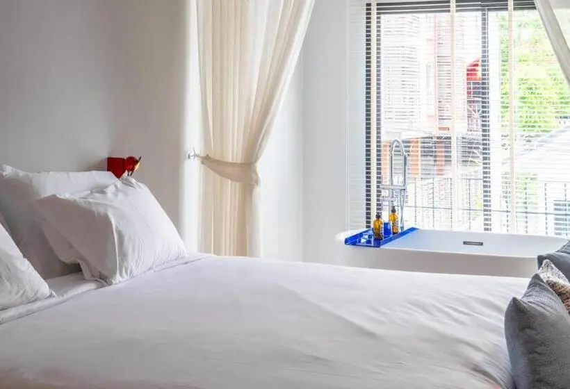 Deluxe Suite King Bed, Claybed Chiangrai