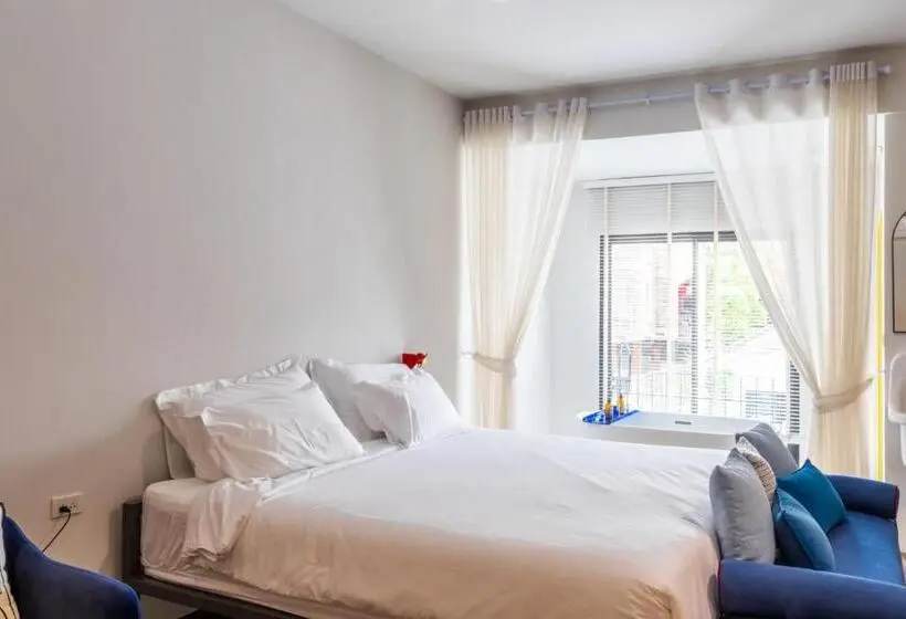 Deluxe Suite King Bed, Claybed Chiangrai