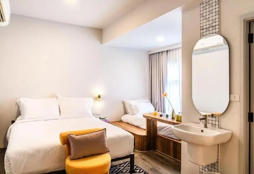 Superior Kolmen Hengen Huone, Claybed Chiangrai