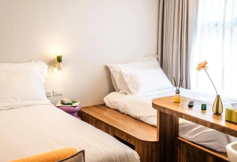 Superior Kolmen Hengen Huone, Claybed Chiangrai