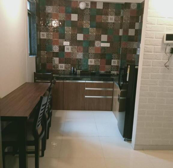 חדר דלוקס, Wandr City Of Music