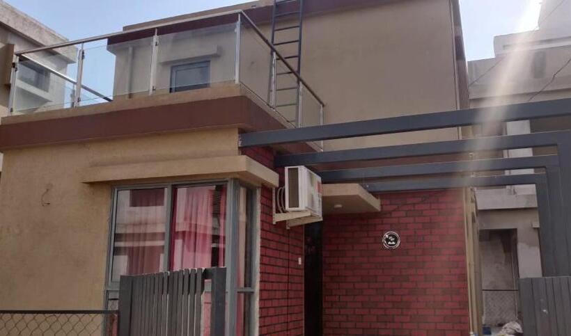 וילת 3 חדרי שינה עם בריכה, Wandr City Of Music