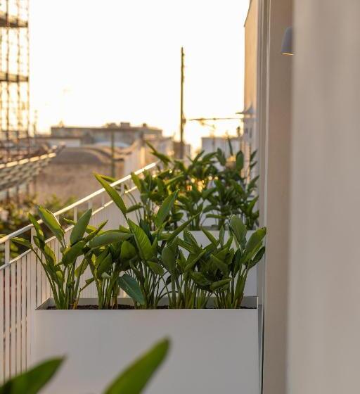 اتاق لوکس با بالکن, Five By Capri 5 Senses