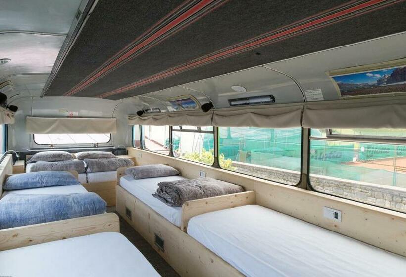 تختخواب در اتاق مشترک, Bed In Bus