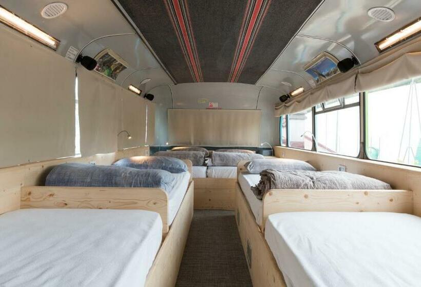تختخواب در اتاق مشترک, Bed In Bus