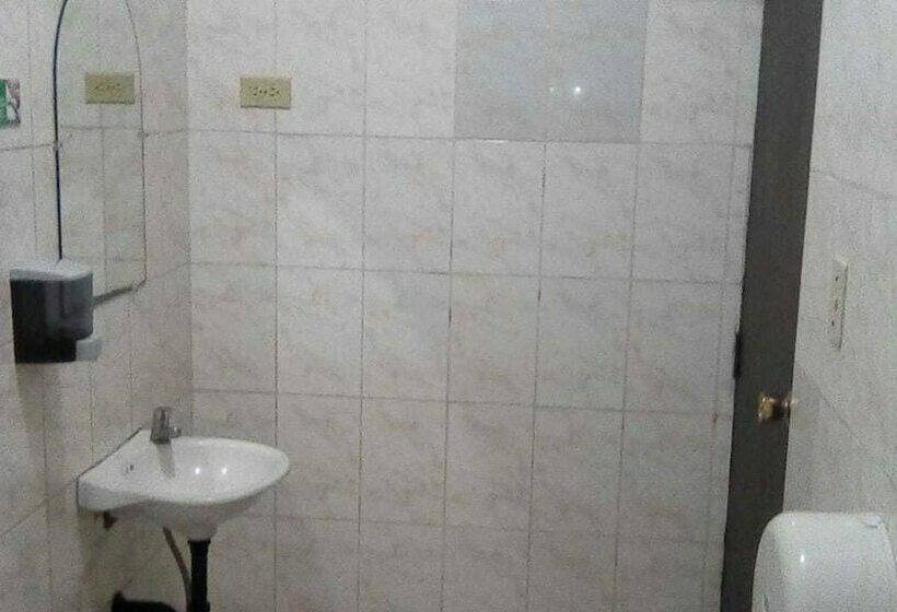 Habitación Triple Estándar, Diplomatico