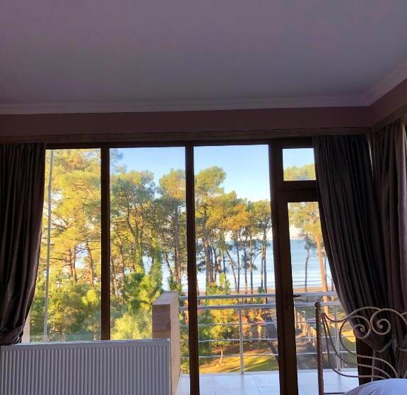 سوییت جونیور با چشم‌انداز دریا, Inter