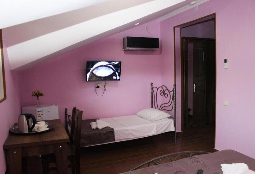 اتاق خانوادگی با چشم‌انداز دریا, Inter