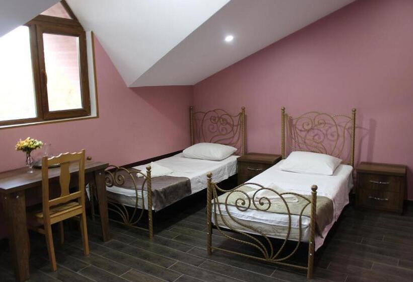 اتاق خانوادگی با چشم‌انداز دریا, Inter