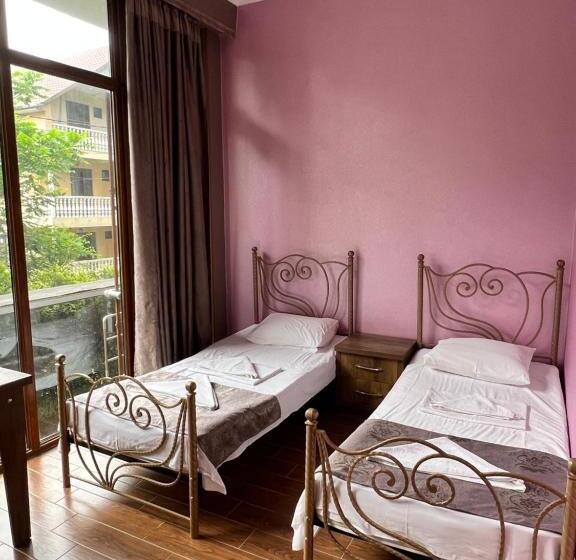 Economy Triple Room, Inter