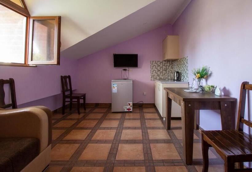 اتاق لوکس خانوادگی, Inter