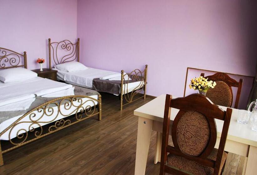 اتاق لوکس خانوادگی, Inter