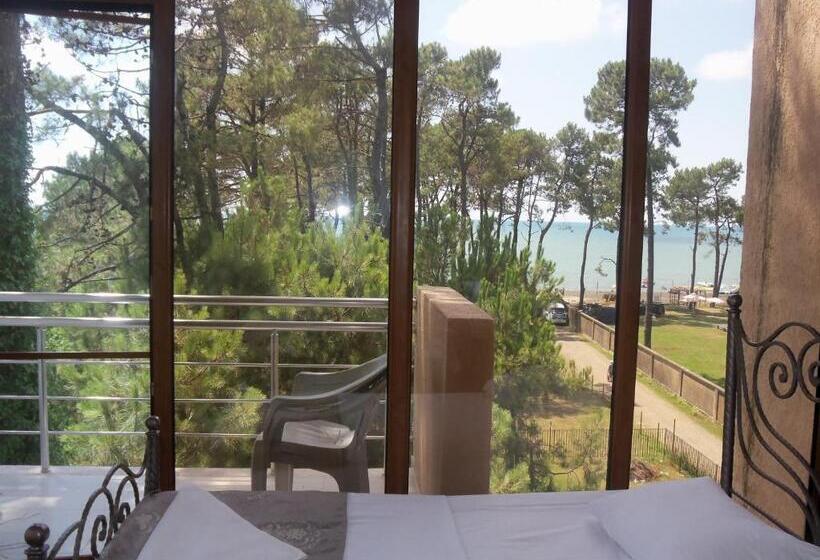 سوییت با چشم‌انداز دریا, Inter