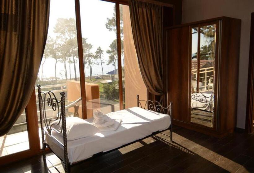 سوییت با چشم‌انداز دریا, Inter