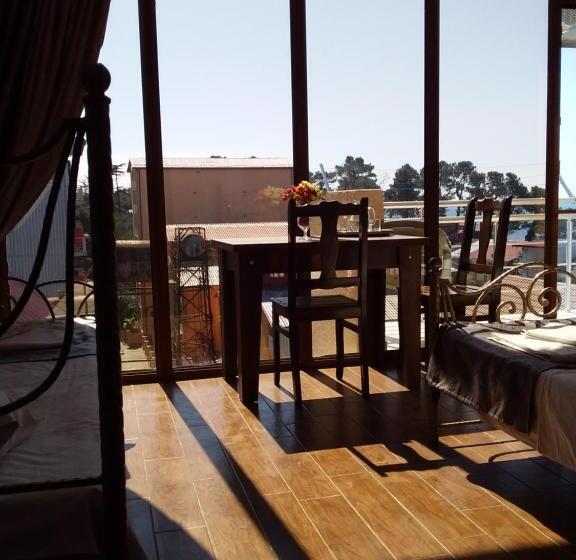 اتاق لوکس سه تخته, Inter