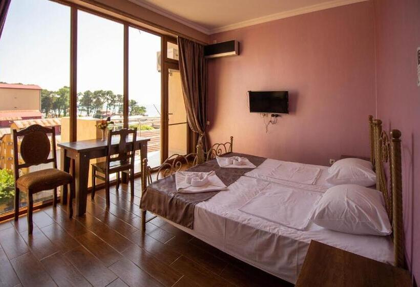 اتاق لوکس سه تخته, Inter