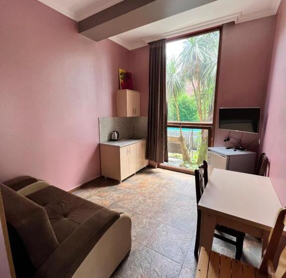 Economy Quadruple Room, Inter