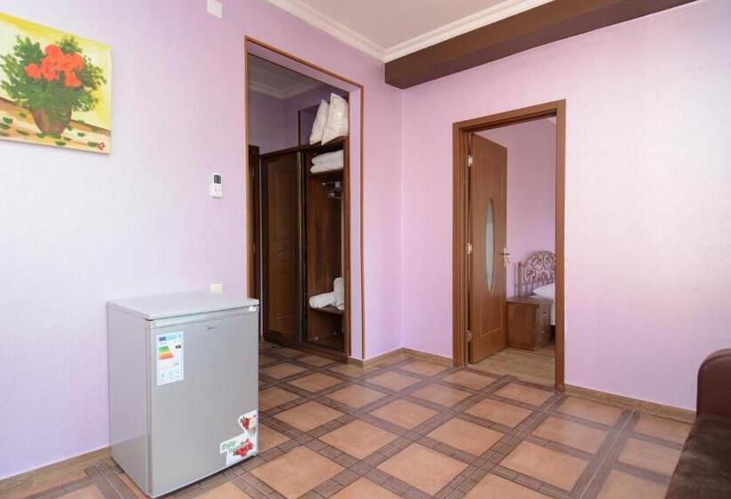 اتاق لوکس خانوادگی, Inter