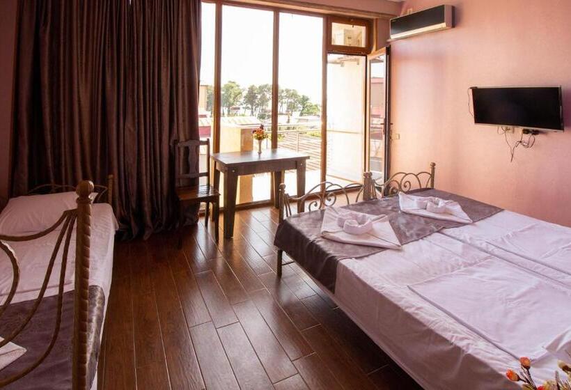 اتاق اساندارد با چشم‌انداز جانبی به دریا, Inter