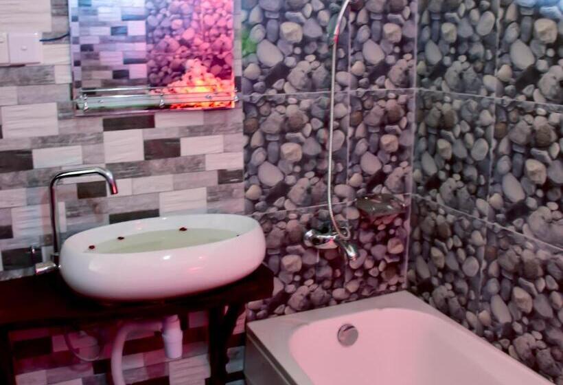 디럭스 룸, Ornateview