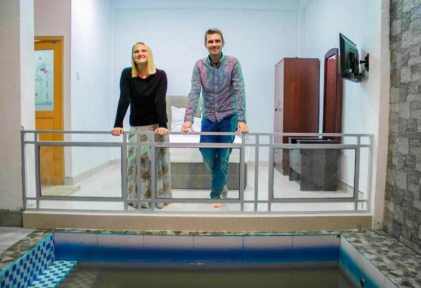 스탠다드 발코니 룸, Ornateview