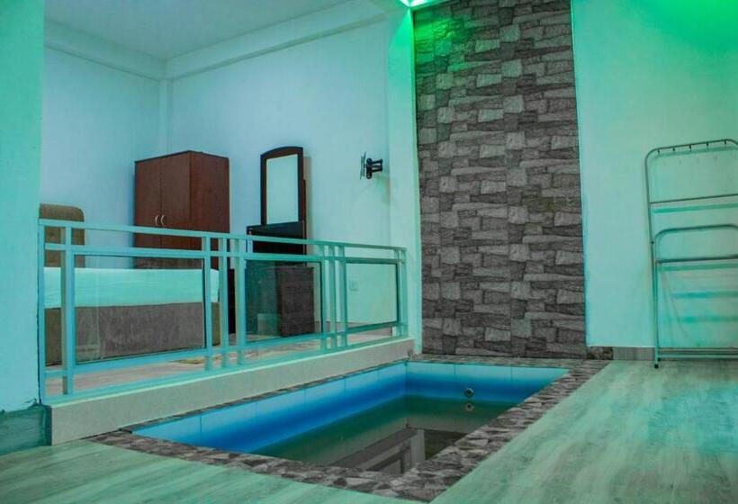 스탠다드 발코니 룸, Ornateview