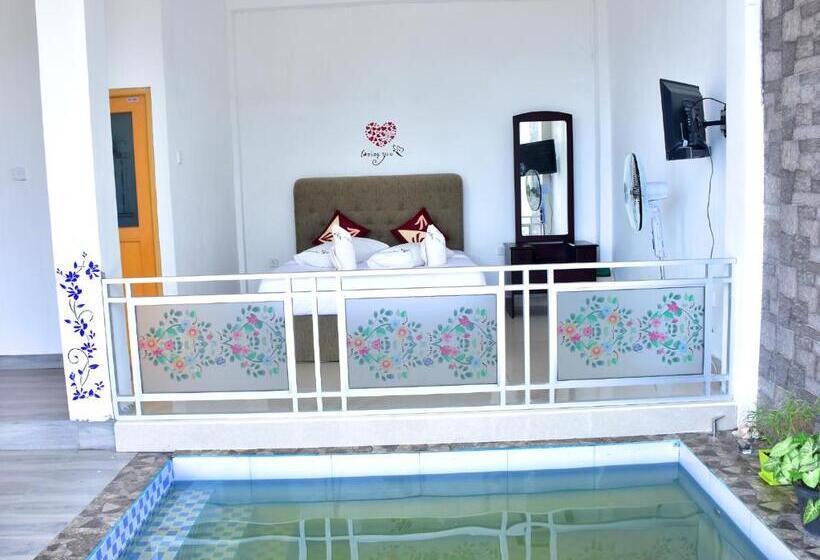 스탠다드 발코니 룸, Ornateview