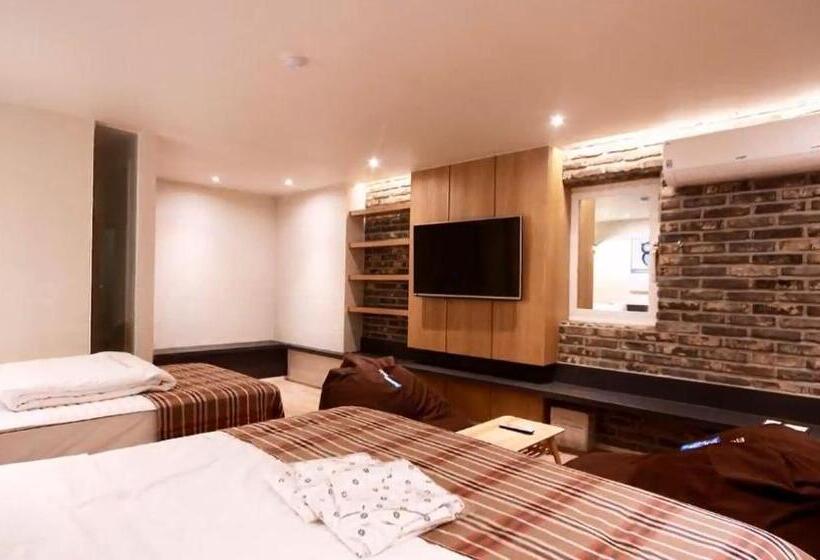 سوییت جونیور, Busan Sasang Vins70