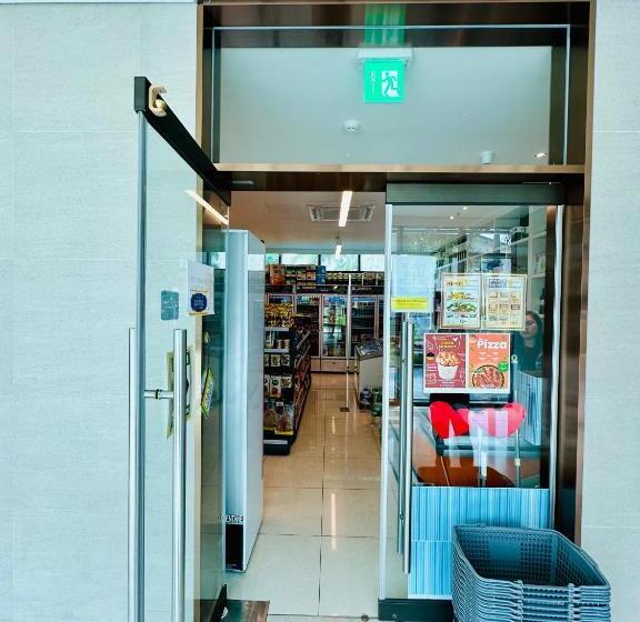 수피리어 스튜디오, Clark Condo The Sharp Clark Hills 1506