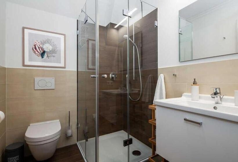 1 Bedroom Apartment Lake View, App Kardinal