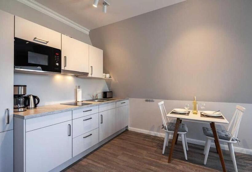 1 Bedroom Apartment Lake View, App Kardinal