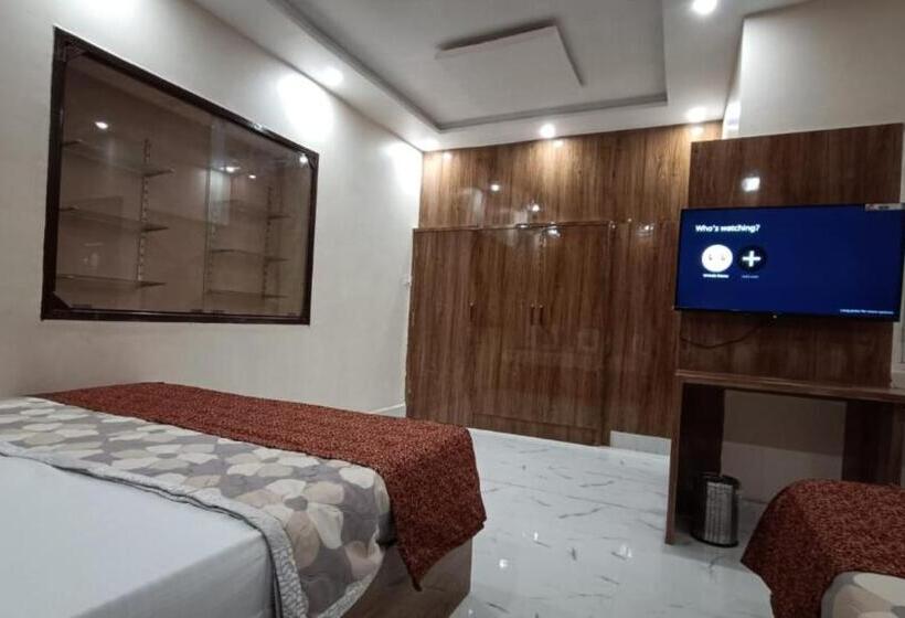 חדר דלוקס לארבעה, Goroomgo Vrrinda Home Stay Varanasi